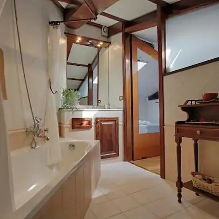 Apartment Accogliente Mansarda Nel Cuore Dell Antica Livorno
